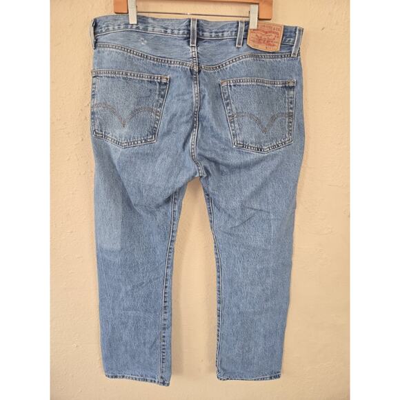 Vintage Levi's 501 Button Fly Straight Leg, Medium Wash Denim Jeans, Size 38x32 - Picture 2 of 8